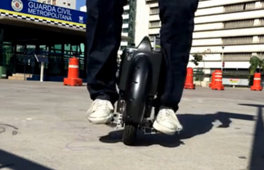 Airwheel腾博会官网以诚信为本平衡车，男神骑上超帅的~~
