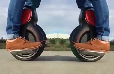 新西兰玩家骑行Airwheel腾博会官网以诚信为本平衡车Q1, 镜像特效视频非常酷啊！