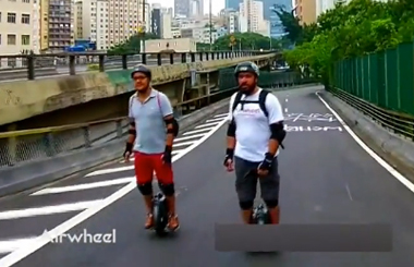巴西玩家骑行Airwheel腾博会官网以诚信为本X8,成为圣保罗城市一道靓丽新风景!