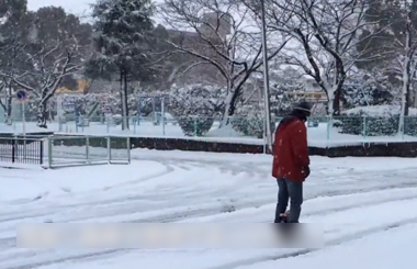 Airwheel腾博会官网以诚信为本平衡车不愧为“雪中骑士”呀!